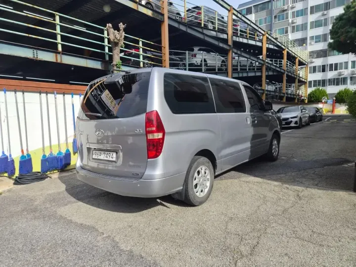 Hyundai Starex