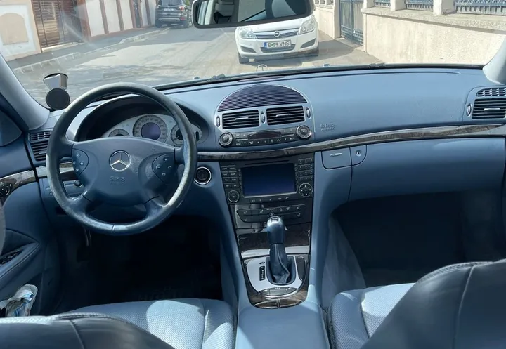 Mercedes-Benz 320