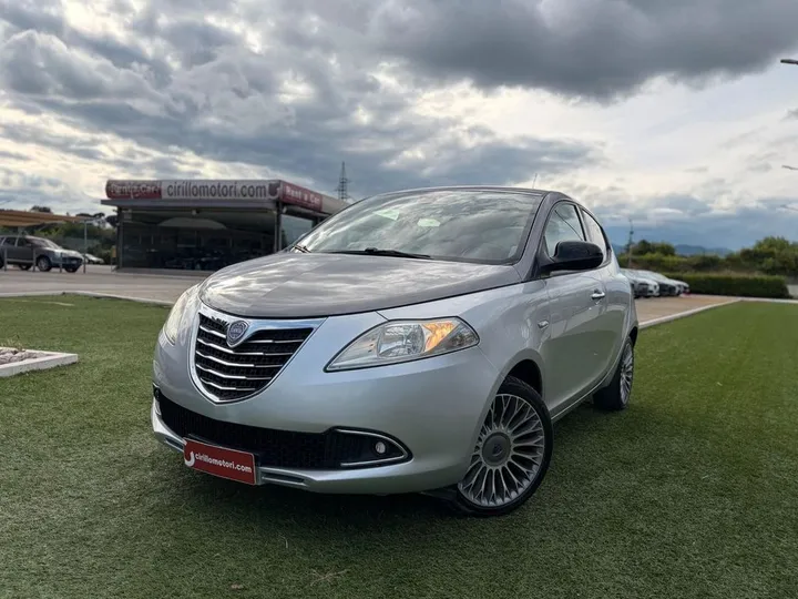 Lancia Ypsilon