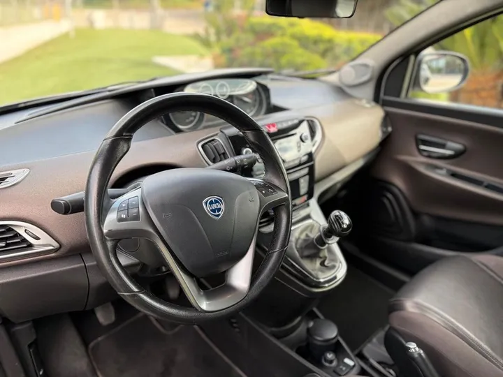 Lancia Ypsilon