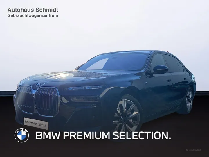 BMW i7