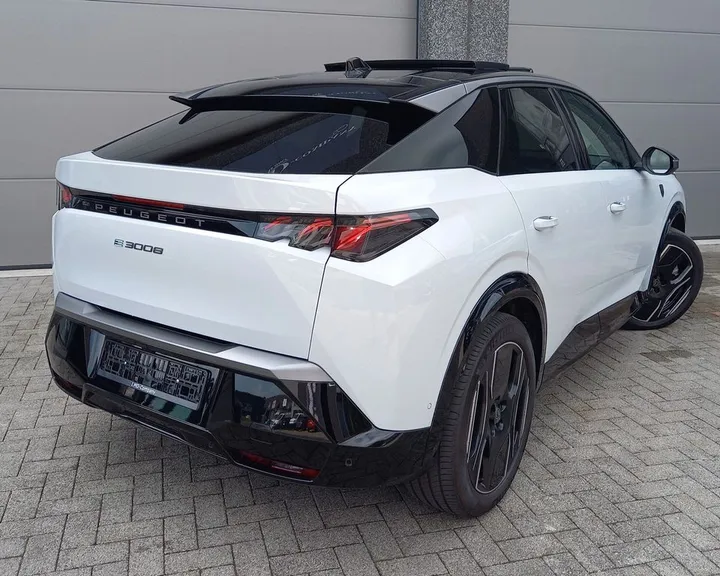 Peugeot e-3008