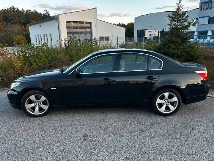 BMW 523