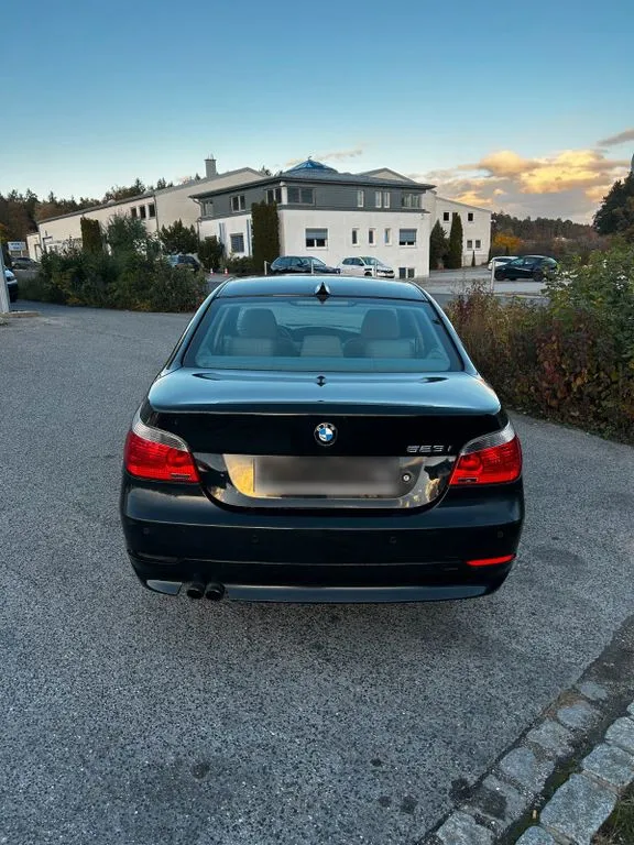 BMW 523