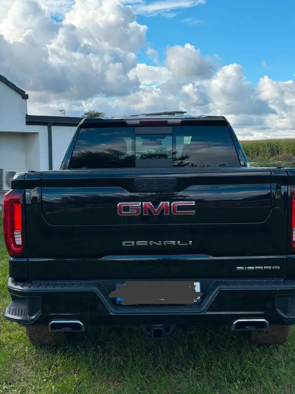 GMC Sierra