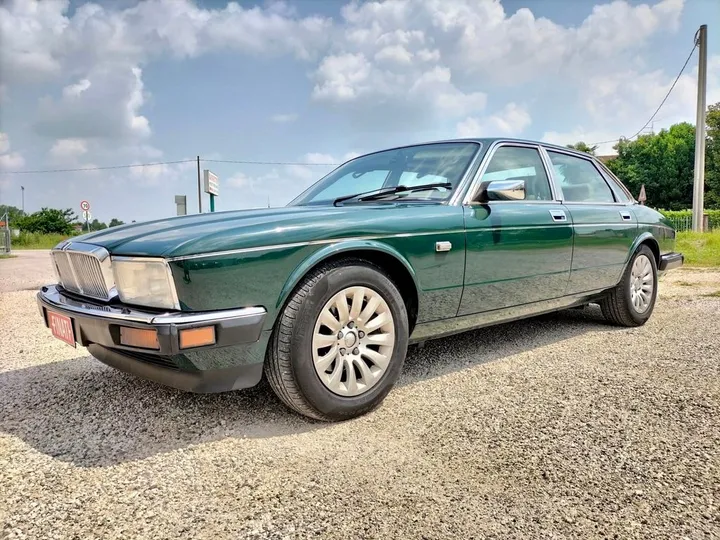 Jaguar XJ