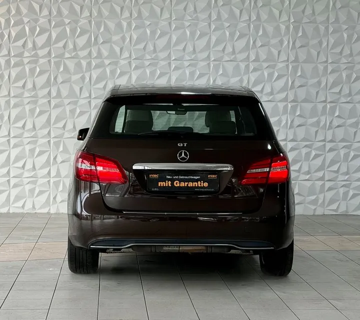 Mercedes-Benz B 220