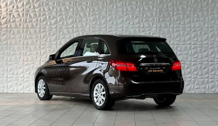 Mercedes-Benz B 220