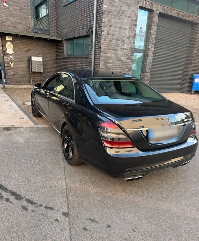 Mercedes-Benz E 320