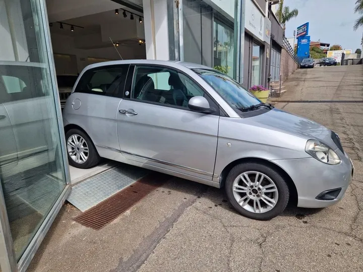 Lancia Ypsilon