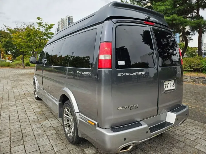 Chevrolet Express Van