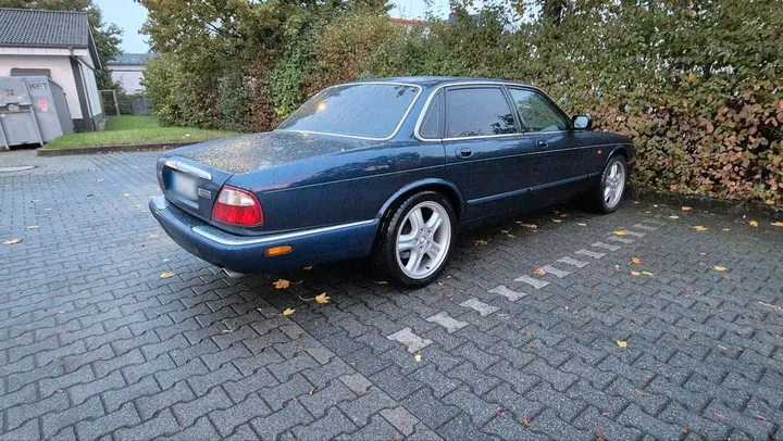 Jaguar XJ8