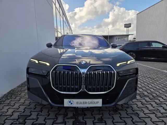 BMW 740