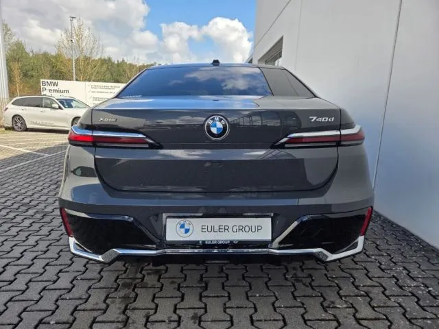 BMW 740
