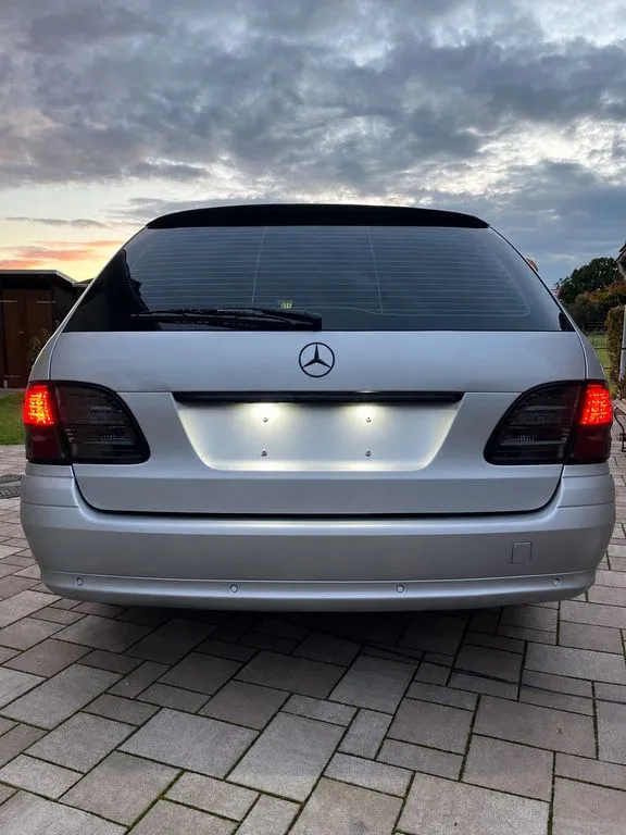 Mercedes-Benz E 220