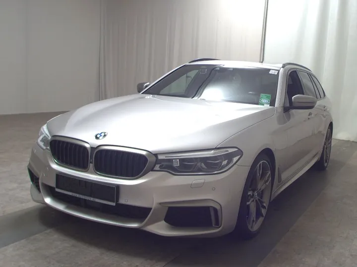 BMW M550