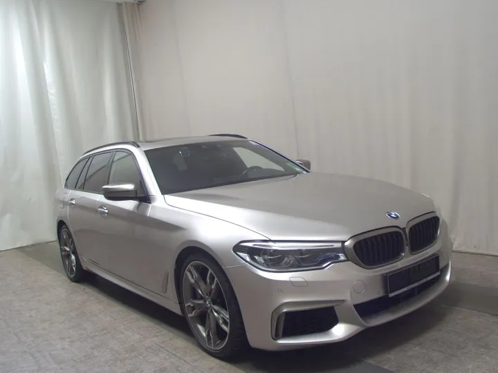 BMW M550