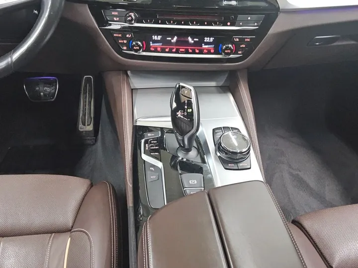 BMW M550