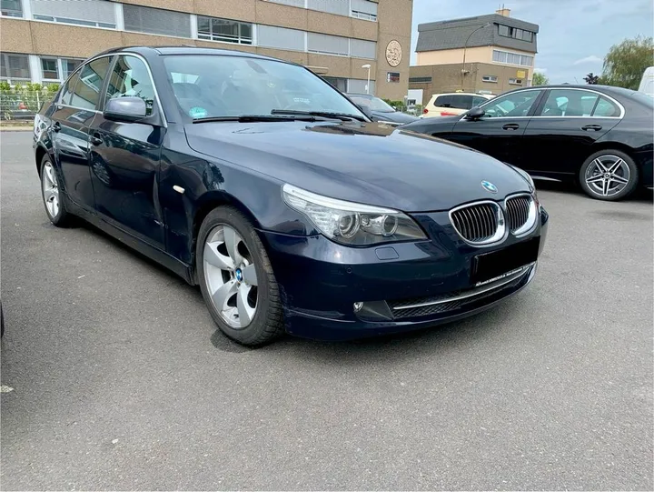 BMW 523