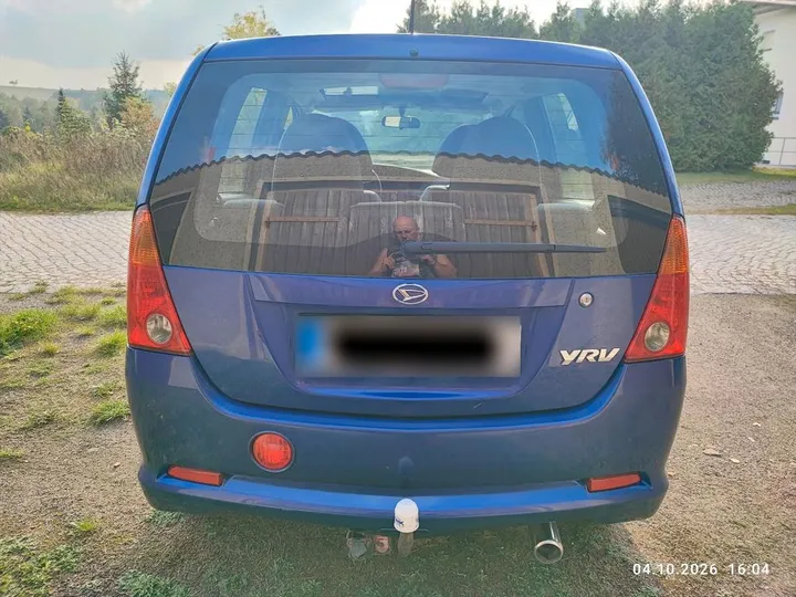 Daihatsu YRV