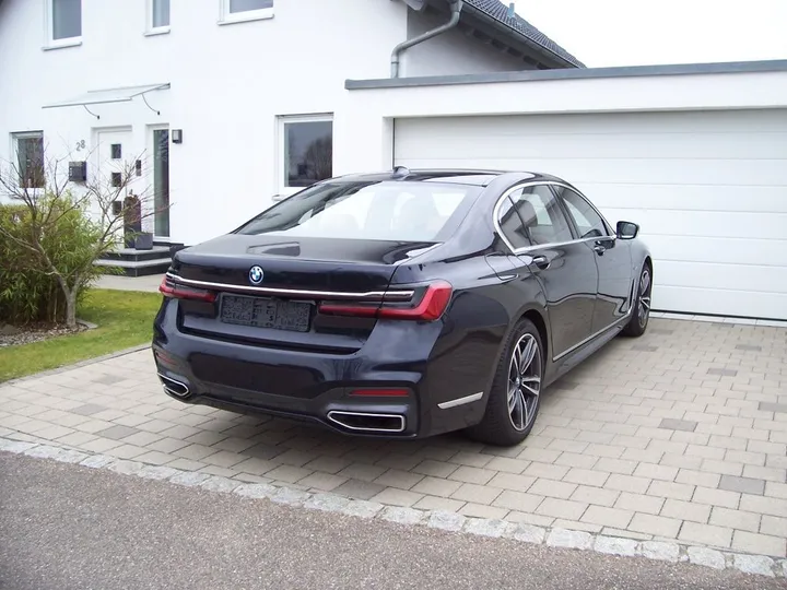 BMW 745