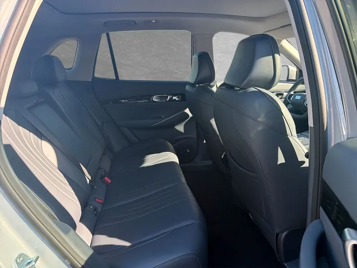 Geely E5