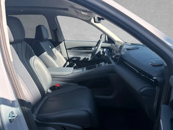 Geely E5