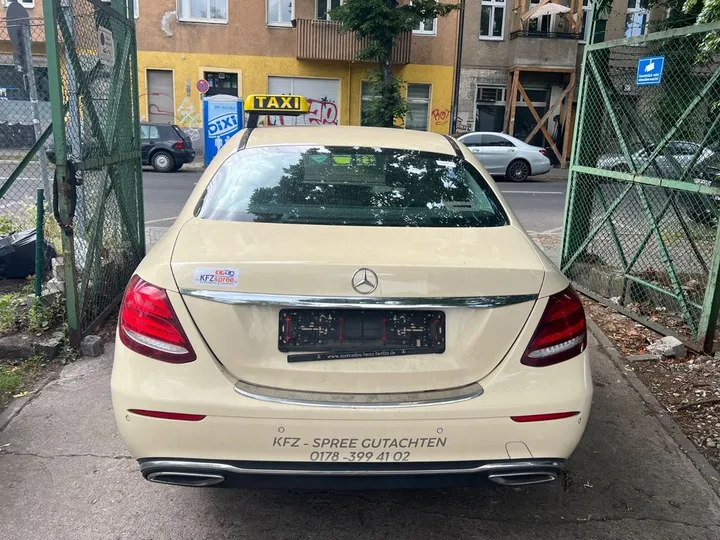 Mercedes-Benz E 200