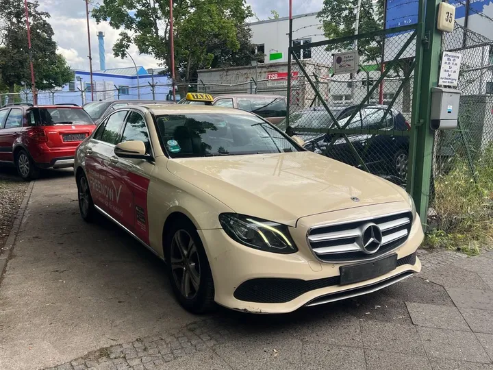 Mercedes-Benz E 200