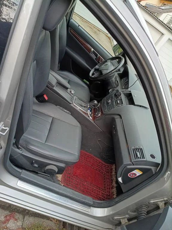 Mercedes-Benz C 230
