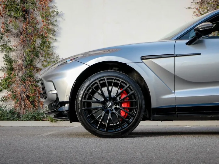 Aston Martin DBX