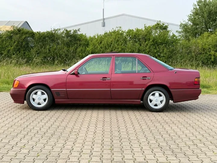 Mercedes-Benz 300