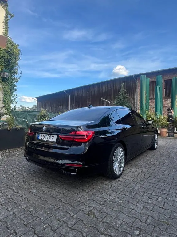 BMW 730