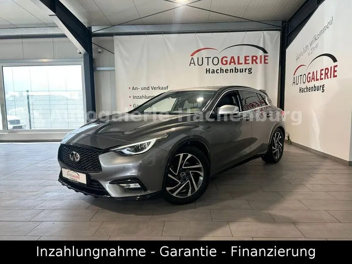Infiniti Q30