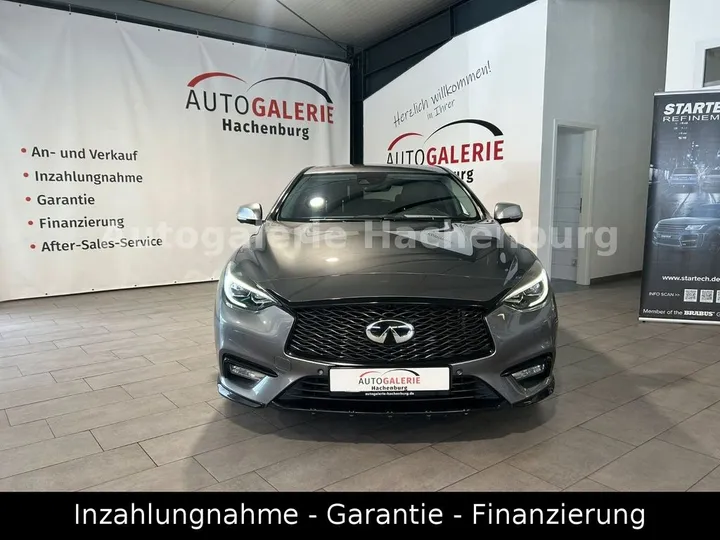 Infiniti Q30