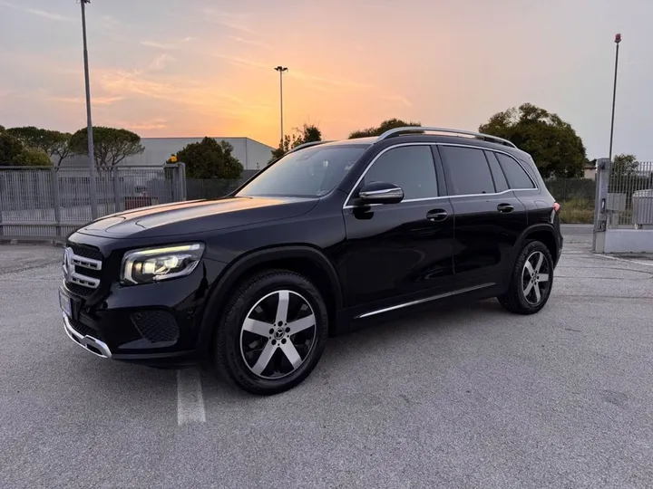 Mercedes-Benz GLB 200