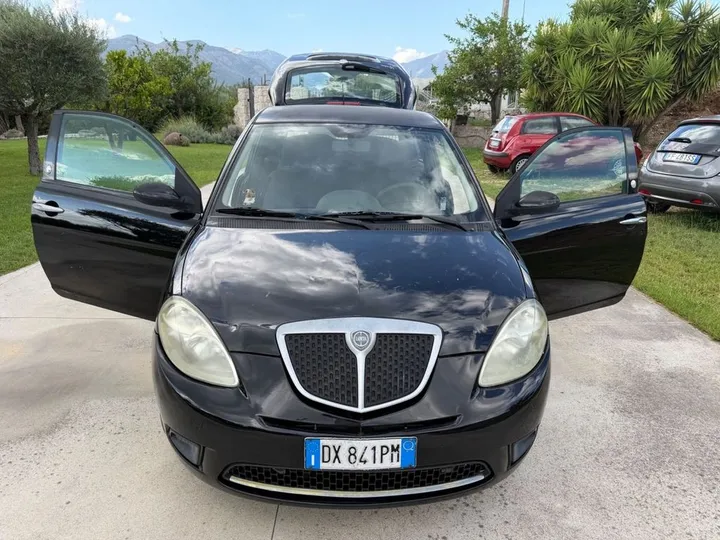 Lancia Ypsilon