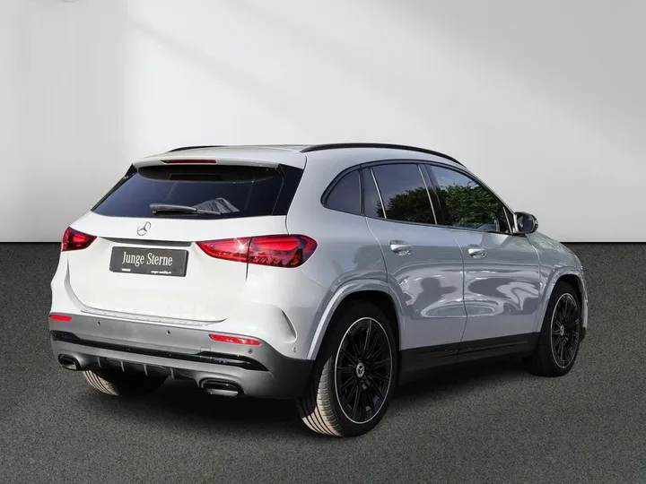 Mercedes-Benz GLA 200