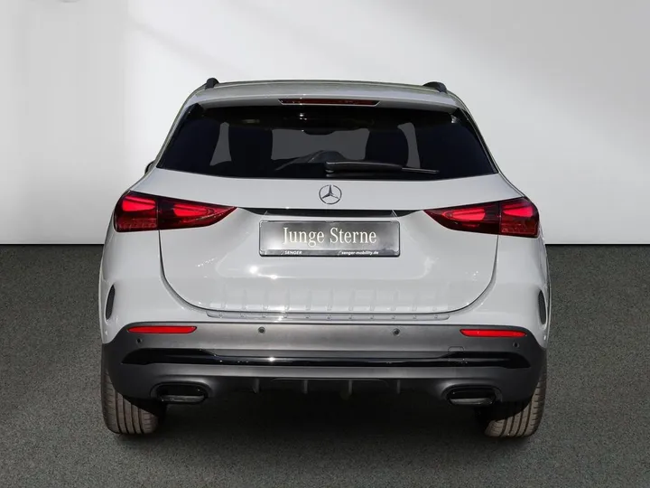 Mercedes-Benz GLA 200