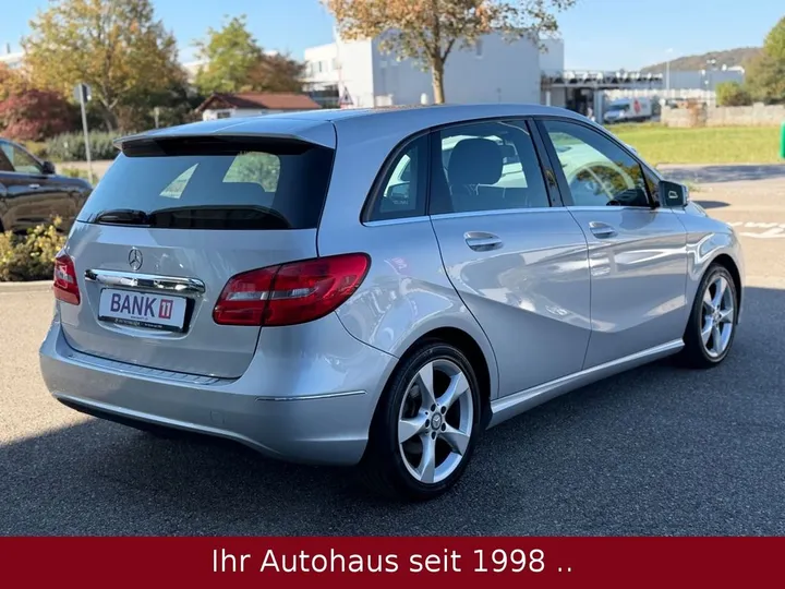 Mercedes-Benz B 180