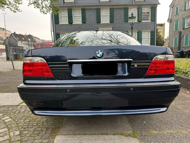 BMW 728