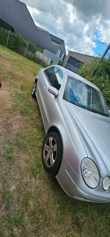 Mercedes-Benz E 220
