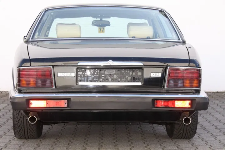 Jaguar XJ12