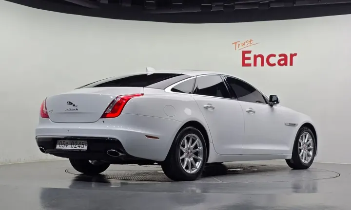 Jaguar XJ