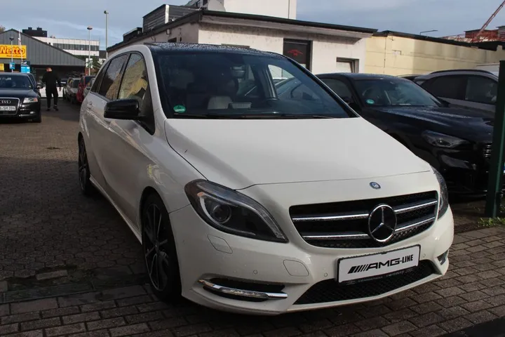 Mercedes-Benz B 180