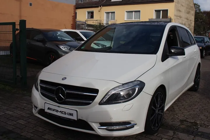 Mercedes-Benz B 180