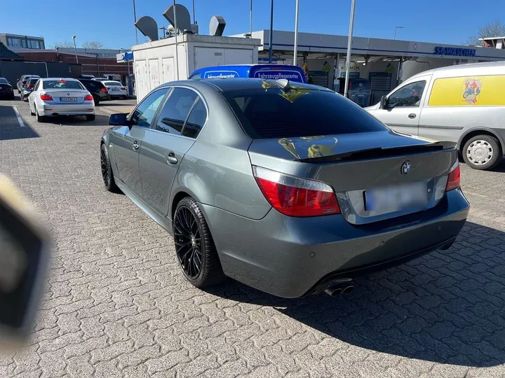 BMW 523
