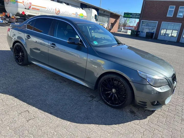 BMW 523