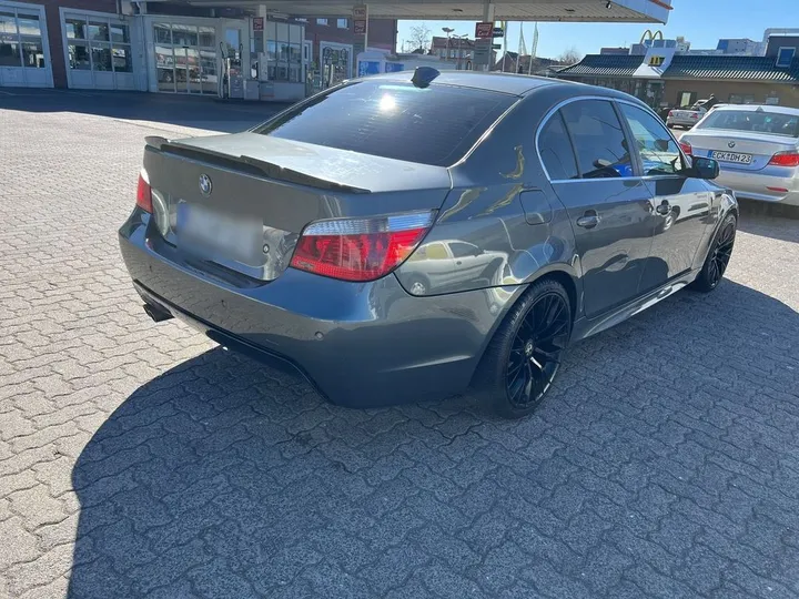 BMW 523