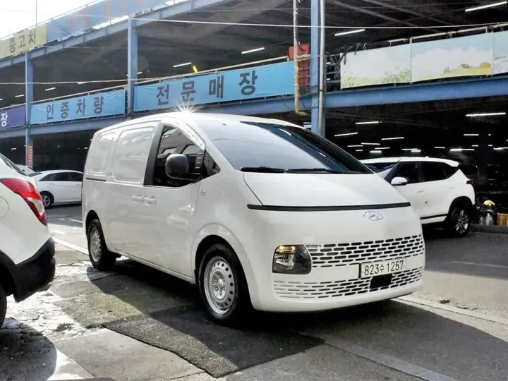 Hyundai Staria